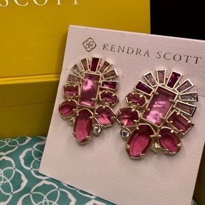 NWOT Kendra Scott Huckaby Earrings in Gold Magenta Mix